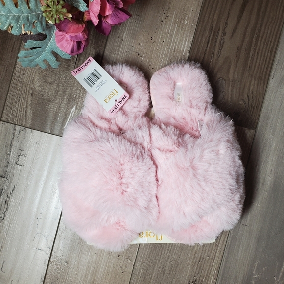NWT Flora by Flora Nikrooz Soft Pink Plush Faux-Fur Slippers Women's Small 5-6 - Picture 1 of 12